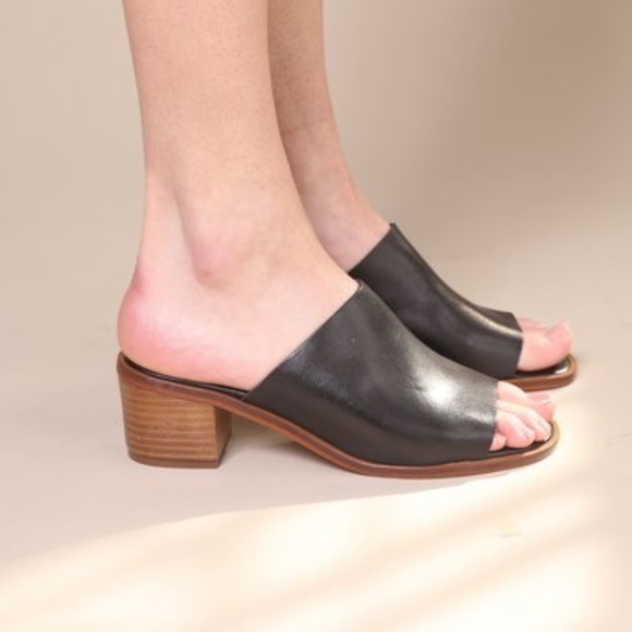 Intentionally Blank Deb Sandal - Picture 9 of 9